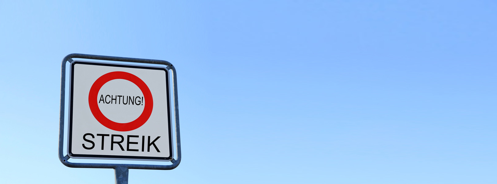 Verkehrsschild mit der Aufschrift Streik
